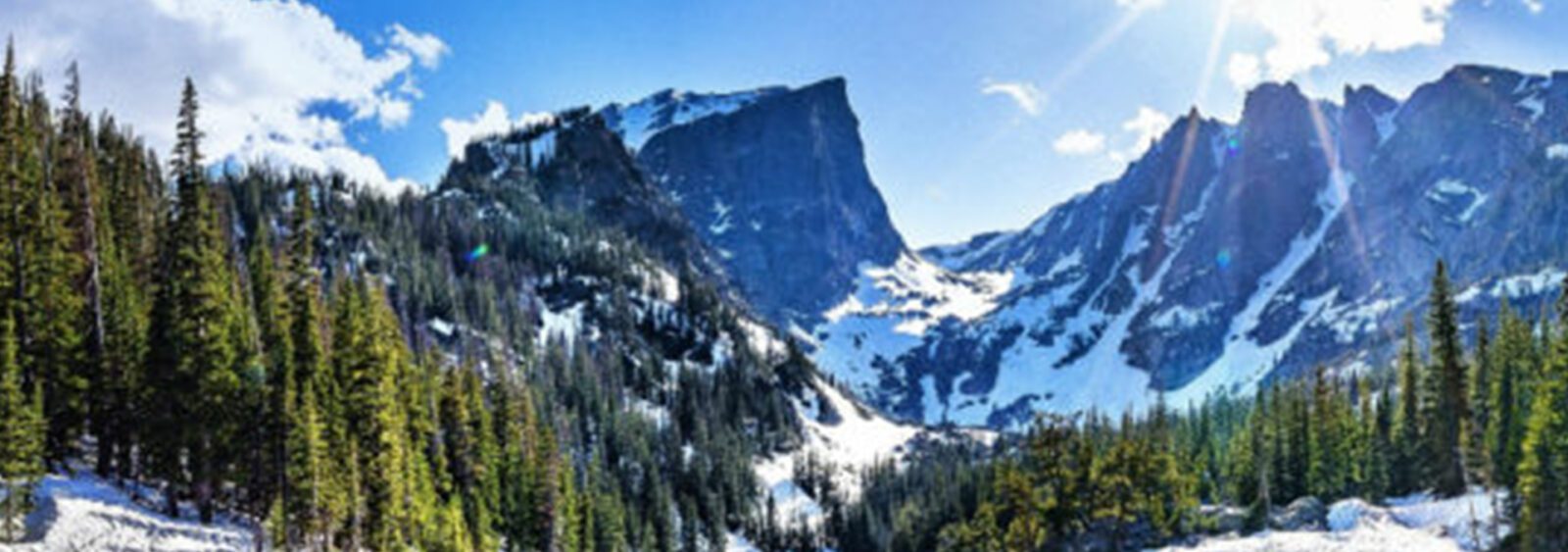 there is a mountain with a lake in the middle of it